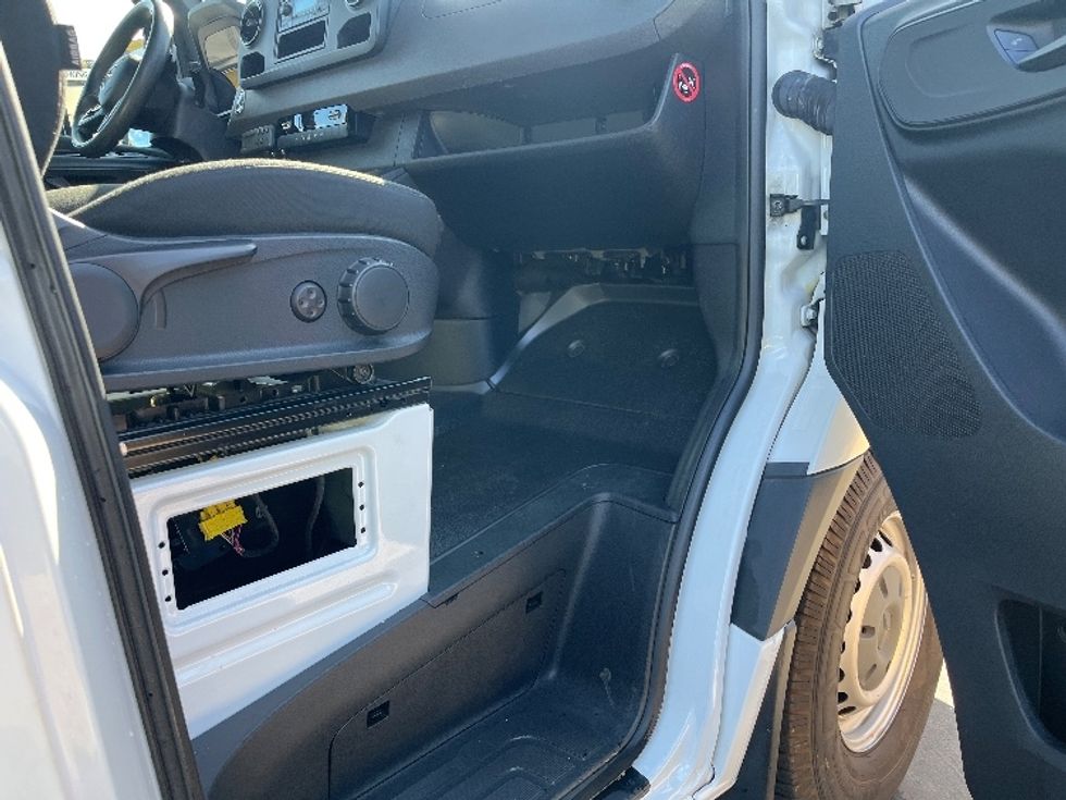 Refrigerated Truck-Light and Medium Duty Trucks-Mercedes-2021-Sprinter-Torrance-CA-115,261\n\t\tmiles-$ 42,000 - Image 17