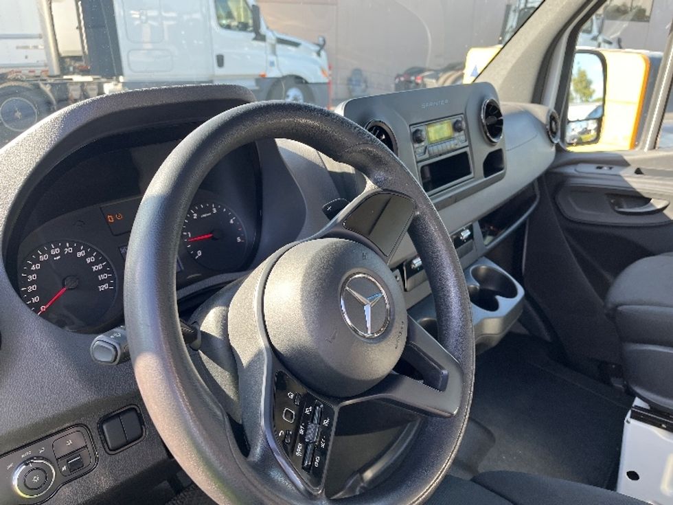 Refrigerated Truck-Light and Medium Duty Trucks-Mercedes-2021-Sprinter-Torrance-CA-115,261\n\t\tmiles-$ 42,000 - Image 18