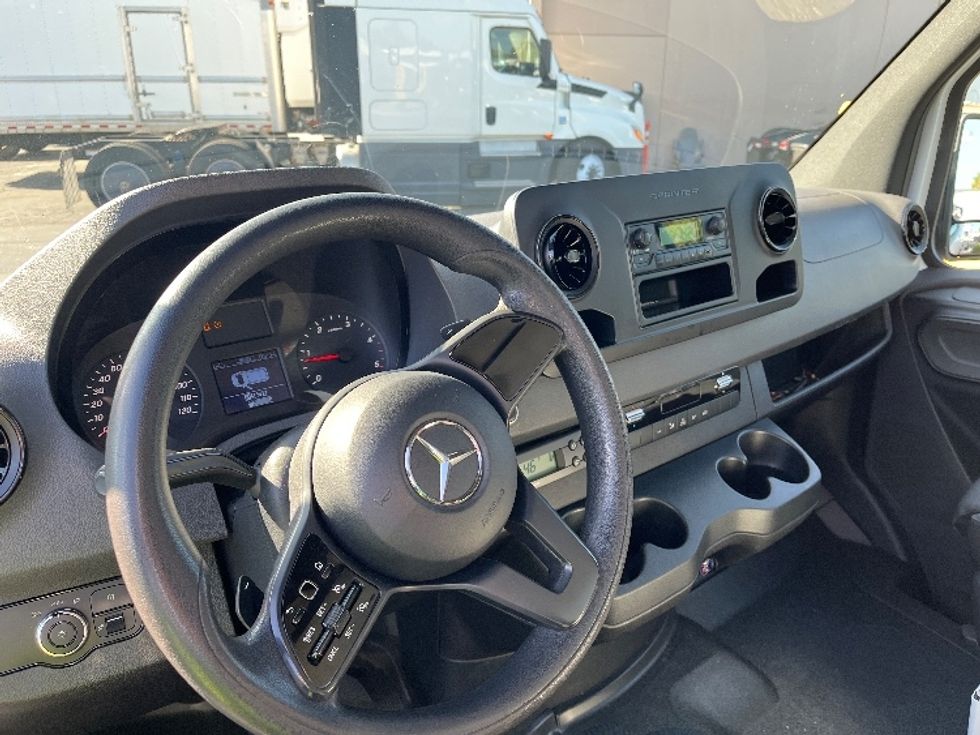 Refrigerated Truck-Light and Medium Duty Trucks-Mercedes-2021-Sprinter-Torrance-CA-115,261\n\t\tmiles-$ 42,000 - Image 19
