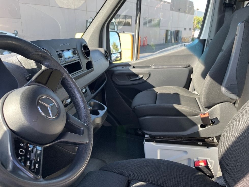 Refrigerated Truck-Light and Medium Duty Trucks-Mercedes-2021-Sprinter-Torrance-CA-115,261\n\t\tmiles-$ 42,000 - Image 20