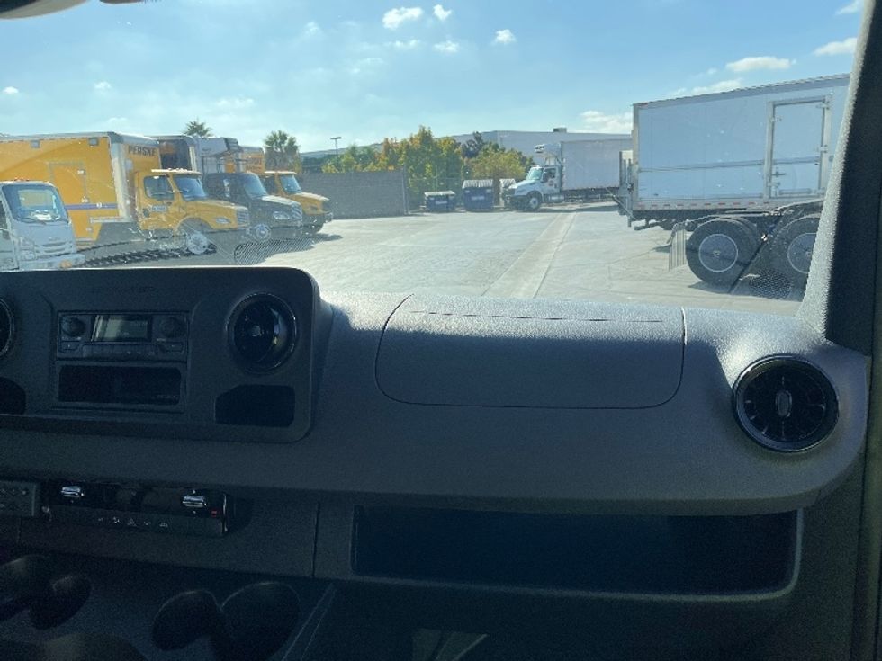 Refrigerated Truck-Light and Medium Duty Trucks-Mercedes-2021-Sprinter-Torrance-CA-115,261\n\t\tmiles-$ 42,000 - Image 21