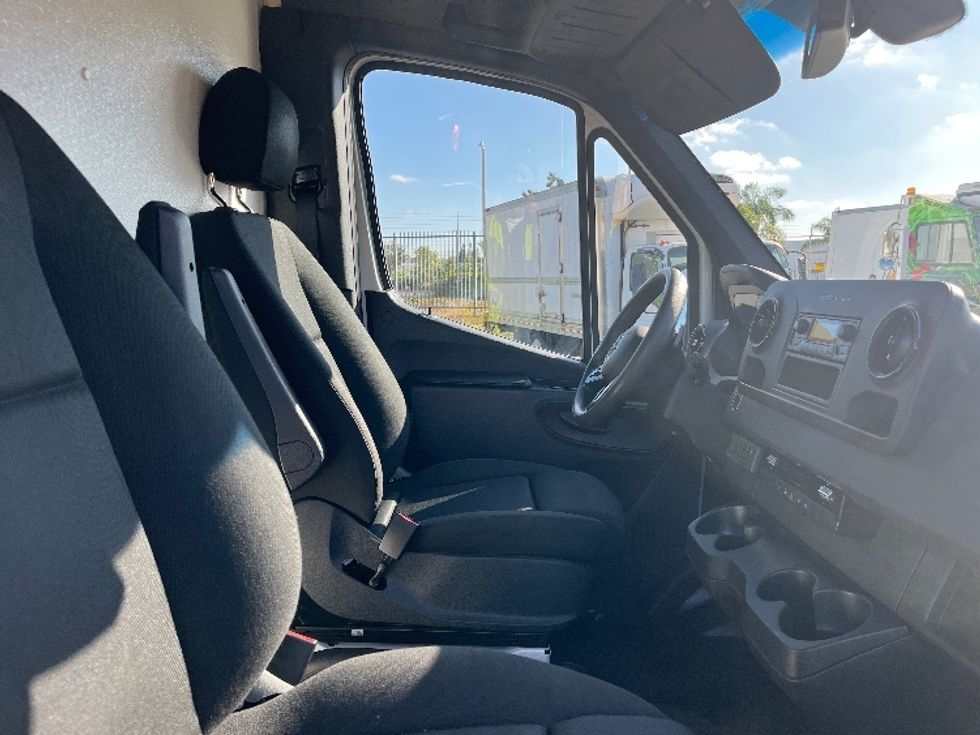 Refrigerated Truck-Light and Medium Duty Trucks-Mercedes-2021-Sprinter-Torrance-CA-115,261\n\t\tmiles-$ 42,000 - Image 22