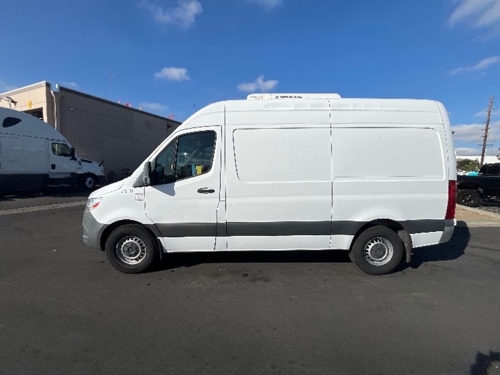 Refrigerated Truck-Light and Medium Duty Trucks-Mercedes-2021-Sprinter-Torrance-CA-115,261\n\t\tmiles-$ 42,000 - Image 4