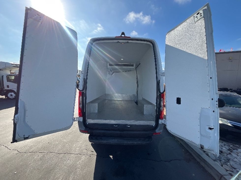 Refrigerated Truck-Light and Medium Duty Trucks-Mercedes-2021-Sprinter-Torrance-CA-115,261\n\t\tmiles-$ 42,000 - Image 8