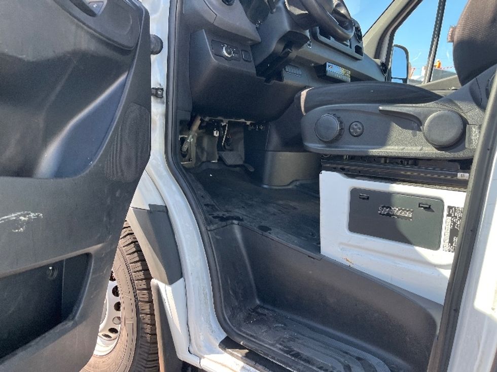 Refrigerated Truck-Light and Medium Duty Trucks-Mercedes-2021-Sprinter-Torrance-CA-86,280\n\t\tmiles-$ 45,000 - Image 16