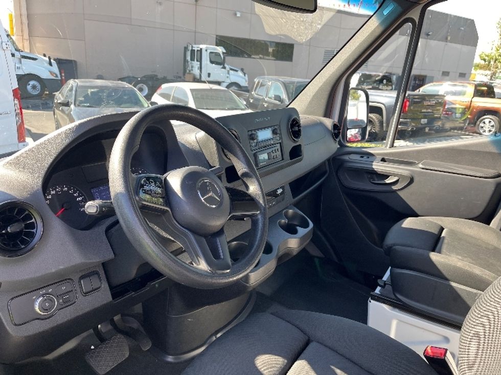 Refrigerated Truck-Light and Medium Duty Trucks-Mercedes-2021-Sprinter-Torrance-CA-86,280\n\t\tmiles-$ 45,000 - Image 17