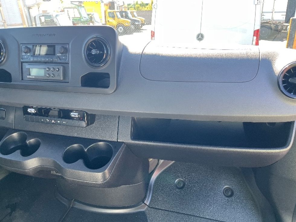 Refrigerated Truck-Light and Medium Duty Trucks-Mercedes-2021-Sprinter-Torrance-CA-86,280\n\t\tmiles-$ 45,000 - Image 21