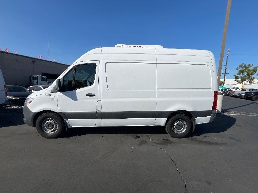 Refrigerated Truck-Light and Medium Duty Trucks-Mercedes-2021-Sprinter-Torrance-CA-86,280\n\t\tmiles-$ 45,000 - Image 4