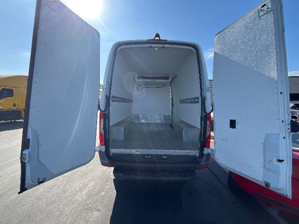 Refrigerated Truck-Light and Medium Duty Trucks-Mercedes-2021-Sprinter-Torrance-CA-86,280\n\t\tmiles-$ 45,000 - Image 8