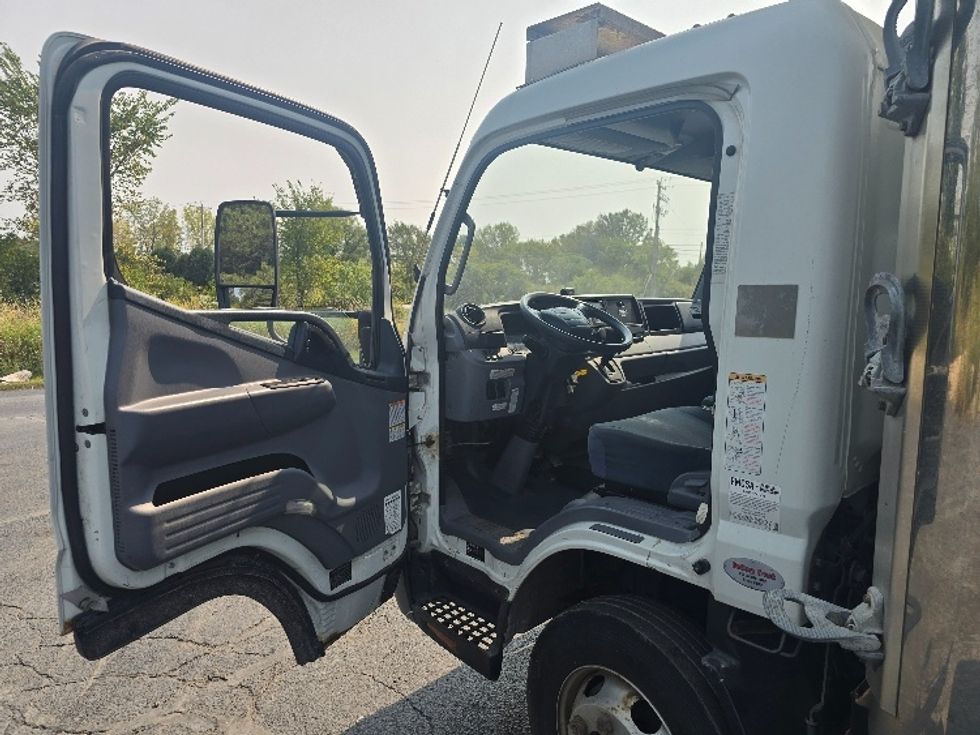 Refrigerated Truck-Light and Medium Duty Trucks-Mitsubishi-2017-FUSO FE140-New Berlin-WI-124,755\n\t\tmiles-$ 41,000 - Image 15