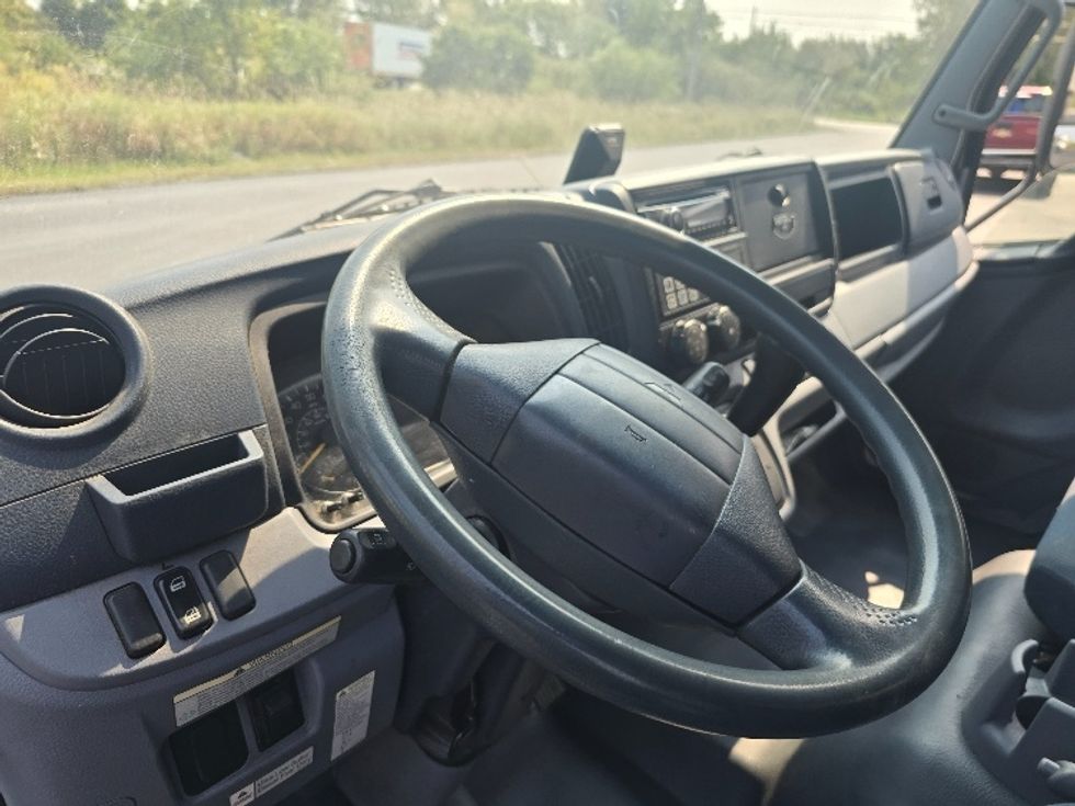 Refrigerated Truck-Light and Medium Duty Trucks-Mitsubishi-2017-FUSO FE140-New Berlin-WI-124,755\n\t\tmiles-$ 41,000 - Image 16