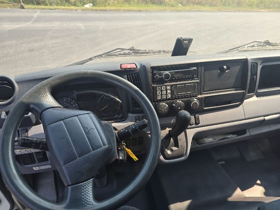 Refrigerated Truck-Light and Medium Duty Trucks-Mitsubishi-2017-FUSO FE140-New Berlin-WI-124,755\n\t\tmiles-$ 41,000 - Image 17