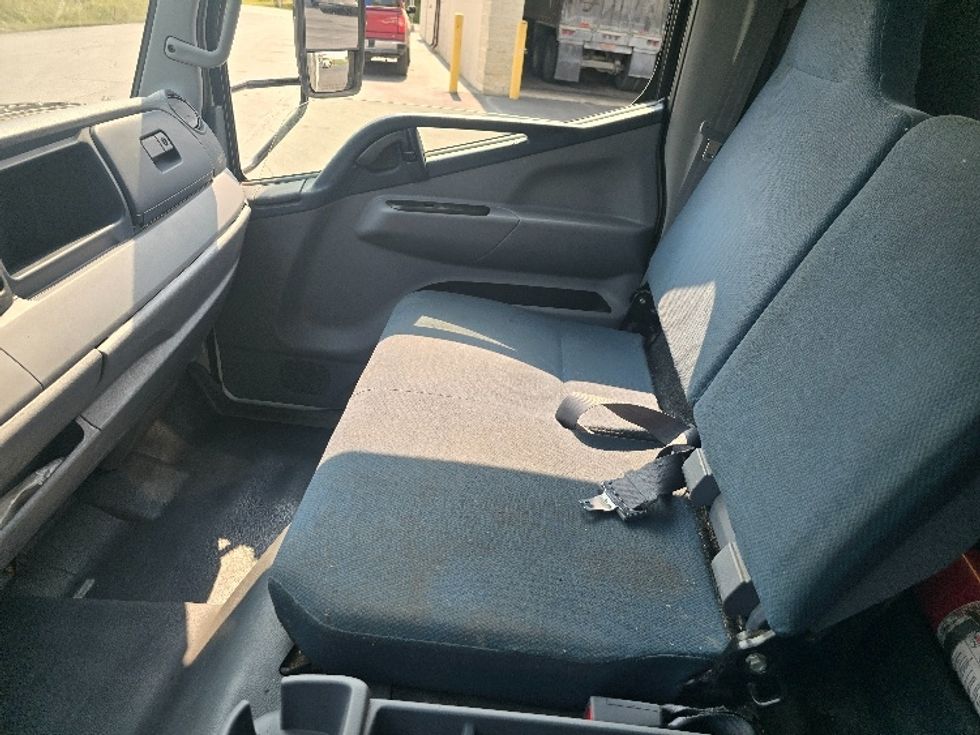 Refrigerated Truck-Light and Medium Duty Trucks-Mitsubishi-2017-FUSO FE140-New Berlin-WI-124,755\n\t\tmiles-$ 41,000 - Image 18