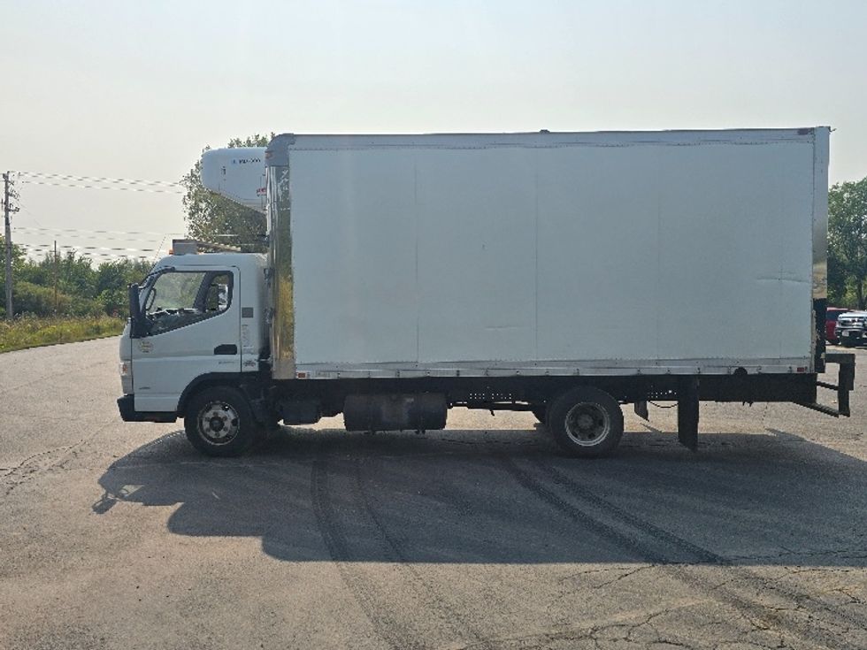 Refrigerated Truck-Light and Medium Duty Trucks-Mitsubishi-2017-FUSO FE140-New Berlin-WI-124,755\n\t\tmiles-$ 41,000 - Image 4