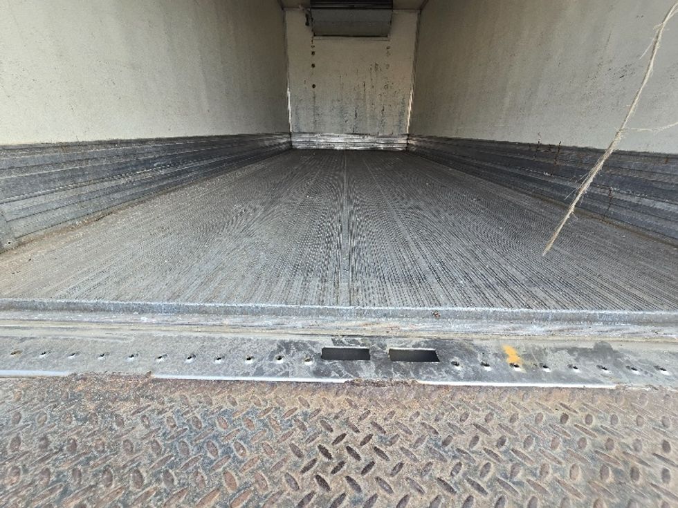 Refrigerated Truck-Light and Medium Duty Trucks-Mitsubishi-2017-FUSO FE140-New Berlin-WI-124,755\n\t\tmiles-$ 41,000 - Image 9