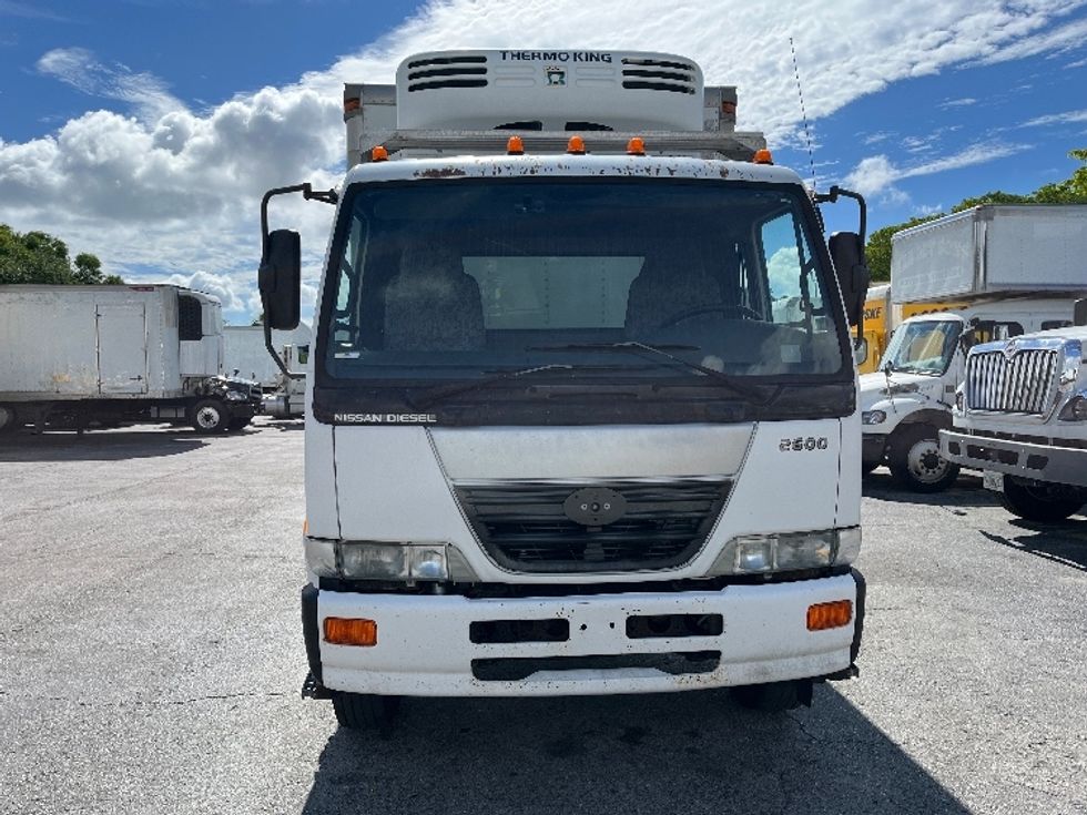 2007 nissan ud2600 refrigerated truck