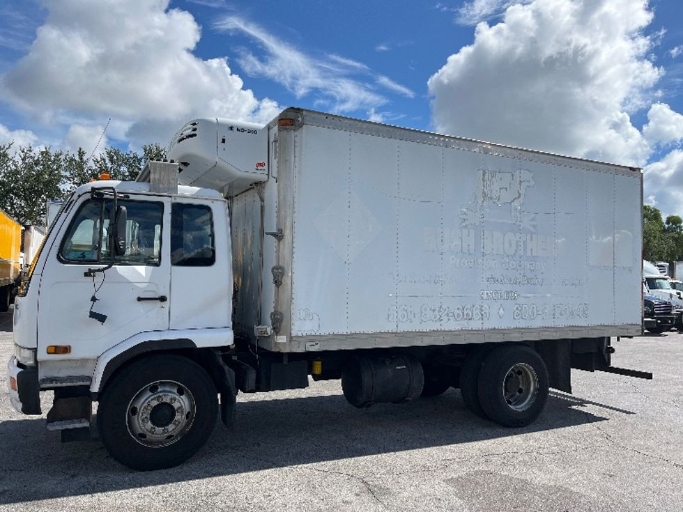 2007 nissan ud2600 refrigerated truck