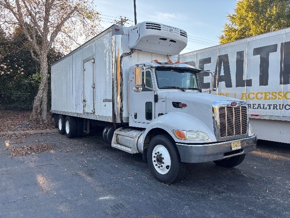 Refrigerated Truck-Light and Medium Duty Trucks-Peterbilt-2015-348-Duluth-GA-572,597\n\t\tmiles-$ 18,500 - Image 1