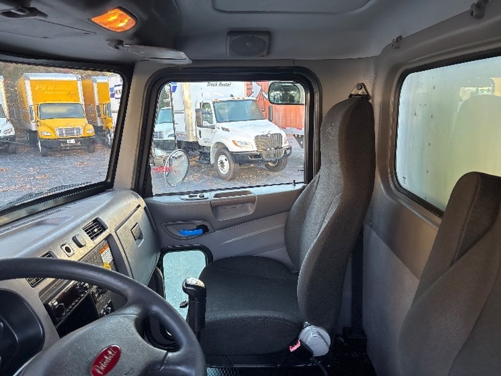Refrigerated Truck-Light and Medium Duty Trucks-Peterbilt-2015-348-Duluth-GA-572,597\n\t\tmiles-$ 18,500 - Image 19