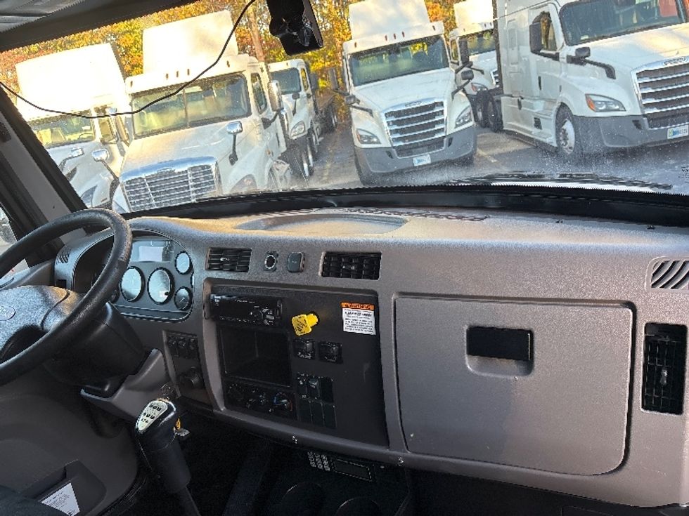 Refrigerated Truck-Light and Medium Duty Trucks-Peterbilt-2015-348-Duluth-GA-572,597\n\t\tmiles-$ 18,500 - Image 21