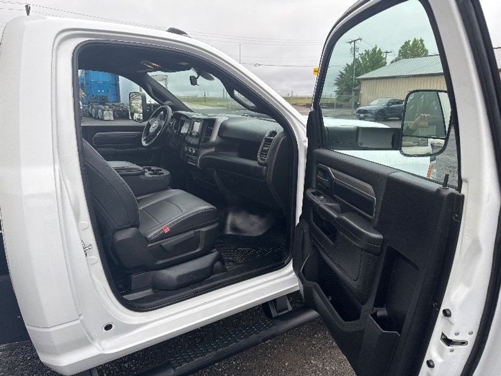 Refrigerated Truck-Light and Medium Duty Trucks-RAM-2022-5500-Muskogee-OK-123,574\n\t\tmiles-$ 59,000 - Image 19