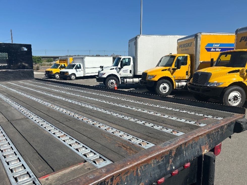ROLLFLAT-Light and Medium Duty Trucks-Hino-2023-L6-Torrance-CA-66,033\n\t\tmiles-$ 89,750 - Image 12