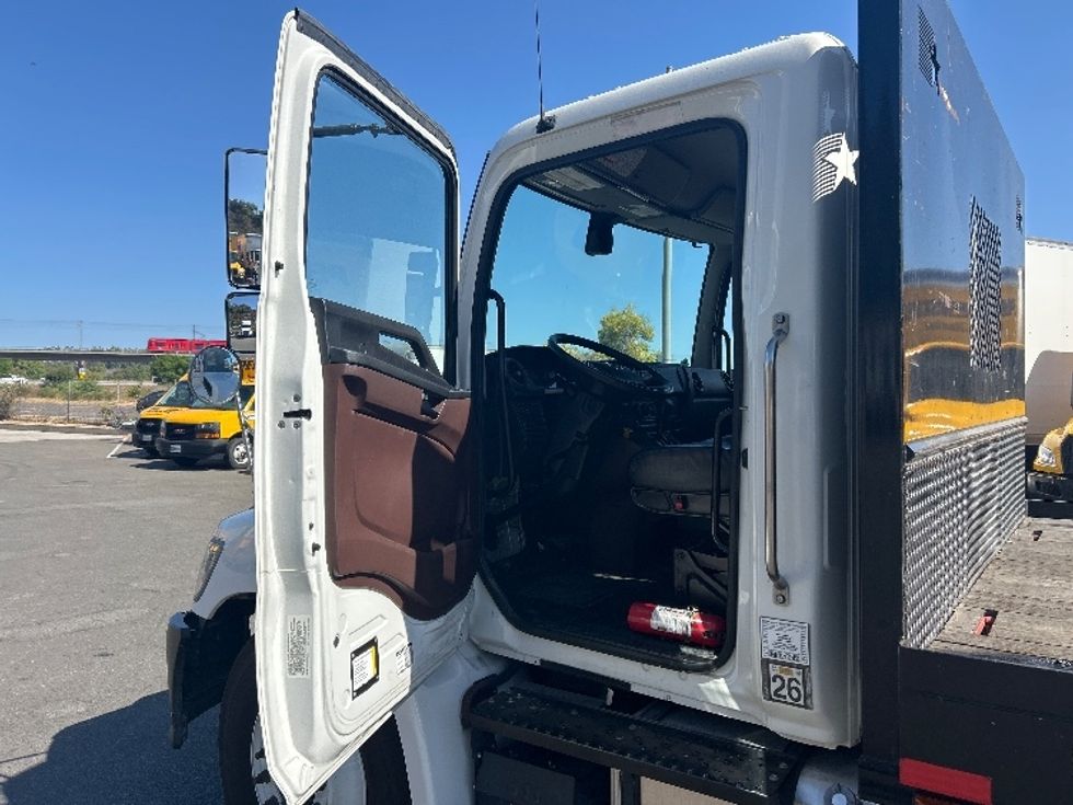 ROLLFLAT-Light and Medium Duty Trucks-Hino-2023-L6-Torrance-CA-66,033\n\t\tmiles-$ 89,750 - Image 16