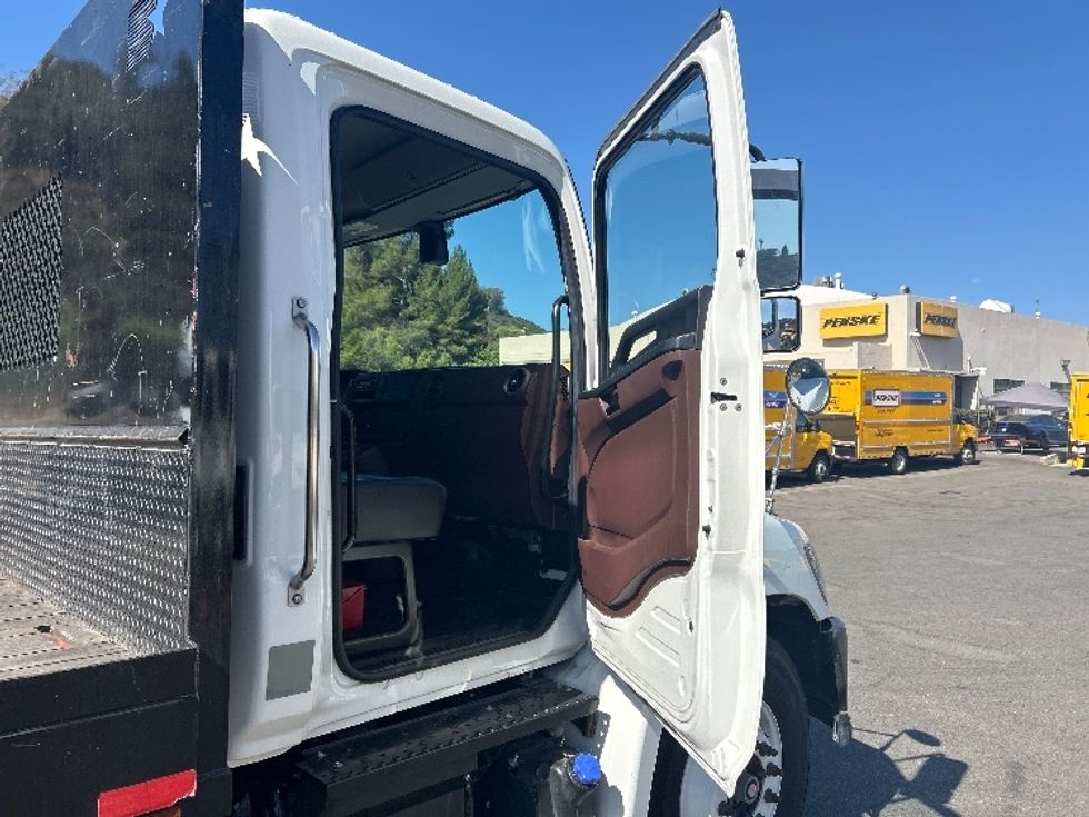 ROLLFLAT-Light and Medium Duty Trucks-Hino-2023-L6-Torrance-CA-66,033\n\t\tmiles-$ 89,750 - Image 20