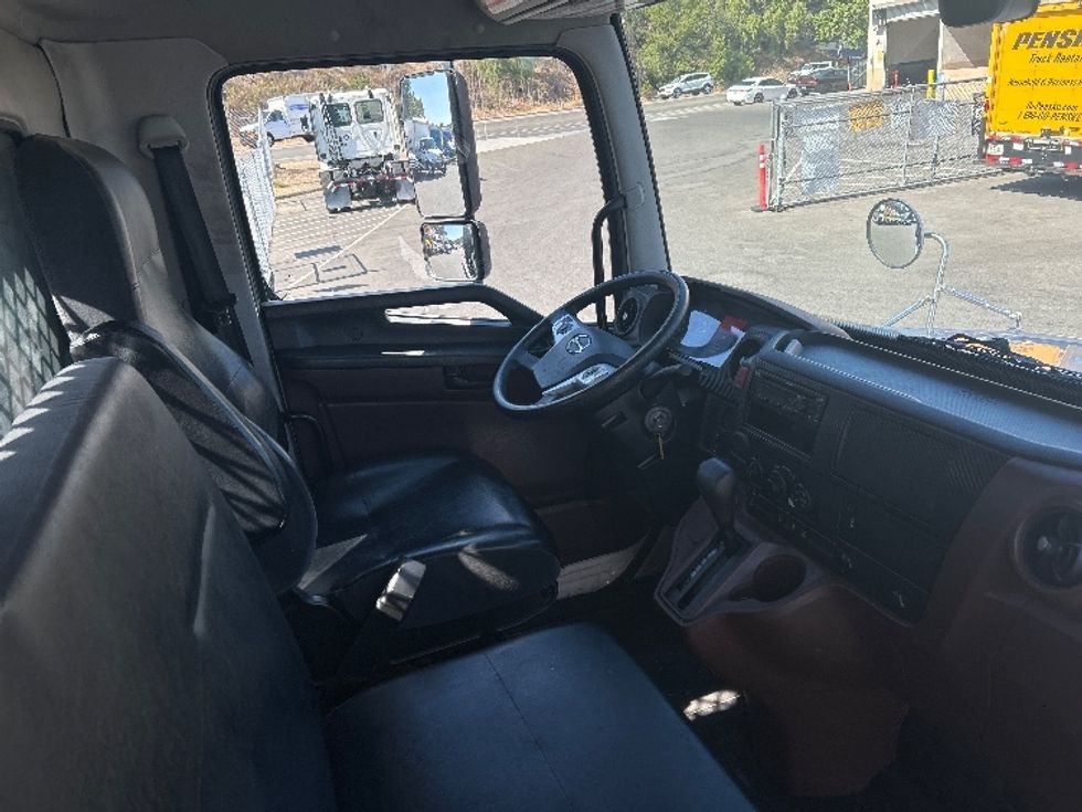 ROLLFLAT-Light and Medium Duty Trucks-Hino-2023-L6-Torrance-CA-66,033\n\t\tmiles-$ 89,750 - Image 22