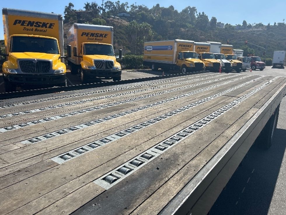 ROLLFLAT-Light and Medium Duty Trucks-Hino-2023-L6-Torrance-CA-66,033\n\t\tmiles-$ 89,750 - Image 25