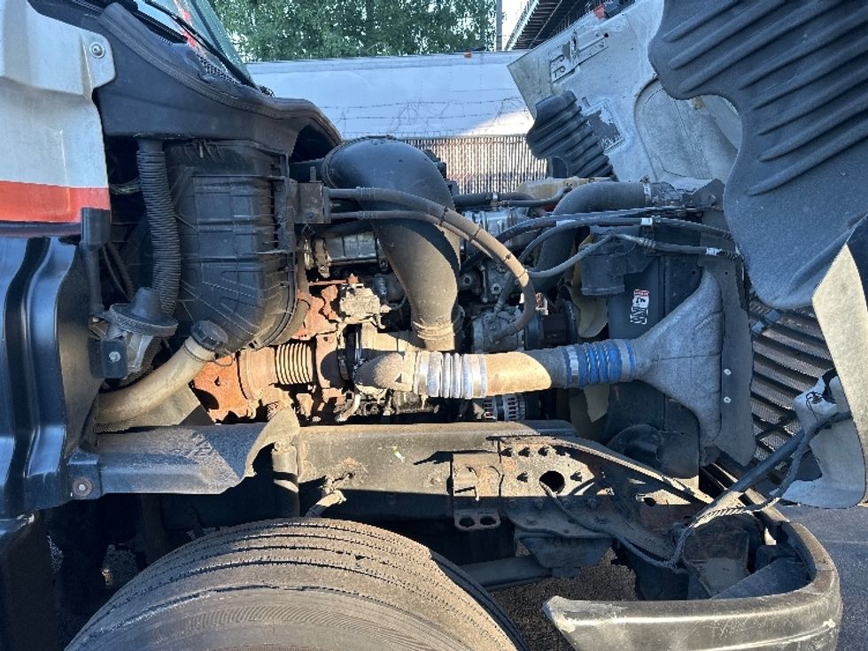 Sleeper Tractor-Heavy Duty Tractors-Freightliner-2011-Cascadia 12564ST-North Bergen-NJ-877,046\n\t\tmiles-$ 12,000 - Image 15