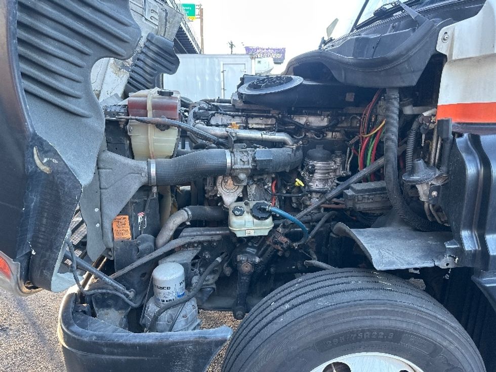 Sleeper Tractor-Heavy Duty Tractors-Freightliner-2011-Cascadia 12564ST-North Bergen-NJ-877,046\n\t\tmiles-$ 12,000 - Image 16