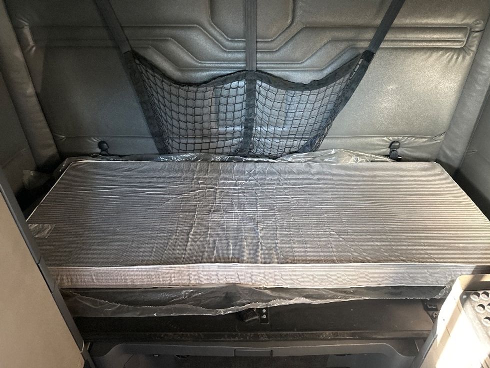 Sleeper Tractor-Heavy Duty Tractors-Freightliner-2011-Cascadia 12564ST-North Bergen-NJ-877,046\n\t\tmiles-$ 12,000 - Image 20