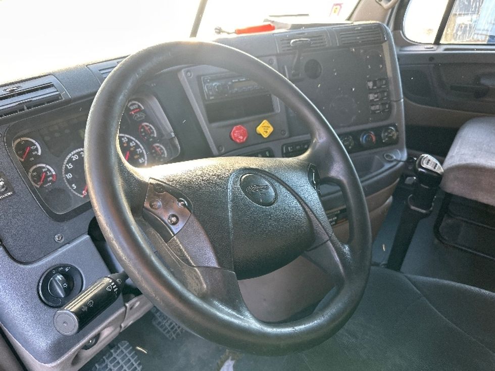 Sleeper Tractor-Heavy Duty Tractors-Freightliner-2011-Cascadia 12564ST-North Bergen-NJ-877,046\n\t\tmiles-$ 12,000 - Image 21