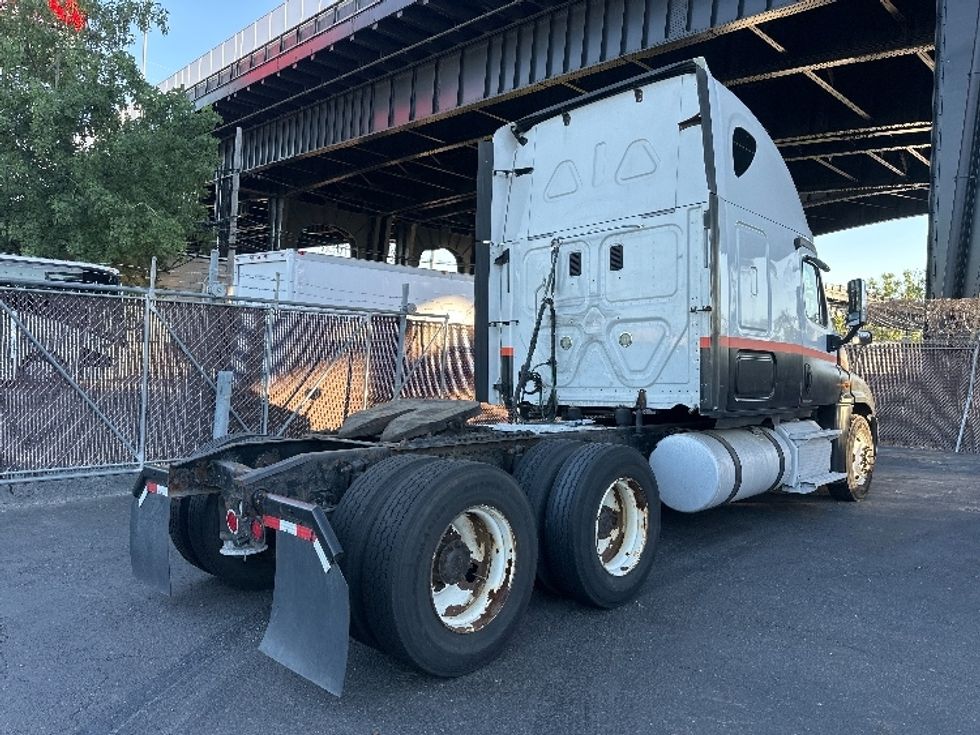 Sleeper Tractor-Heavy Duty Tractors-Freightliner-2011-Cascadia 12564ST-North Bergen-NJ-877,046\n\t\tmiles-$ 12,000 - Image 7