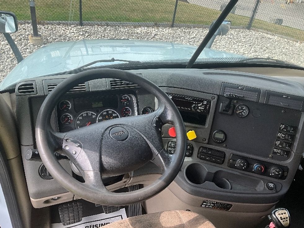 Sleeper Tractor-Heavy Duty Tractors-Freightliner-2015-Cascadia 12564ST-Cambridge-ON-658,735\n\t\tkm-$ 51,250 - Image 11