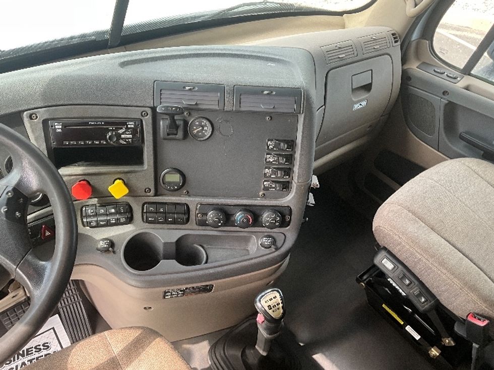 Sleeper Tractor-Heavy Duty Tractors-Freightliner-2015-Cascadia 12564ST-Cambridge-ON-658,735\n\t\tkm-$ 51,250 - Image 12