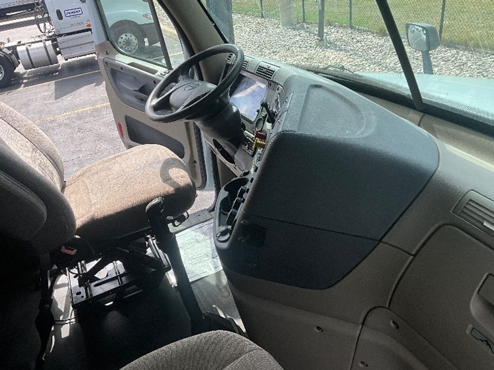 Sleeper Tractor-Heavy Duty Tractors-Freightliner-2015-Cascadia 12564ST-Cambridge-ON-658,735\n\t\tkm-$ 51,250 - Image 15