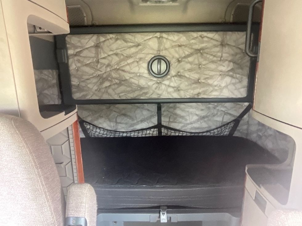 Sleeper Tractor-Heavy Duty Tractors-Freightliner-2015-Cascadia 12564ST-Cambridge-ON-658,735\n\t\tkm-$ 51,250 - Image 16