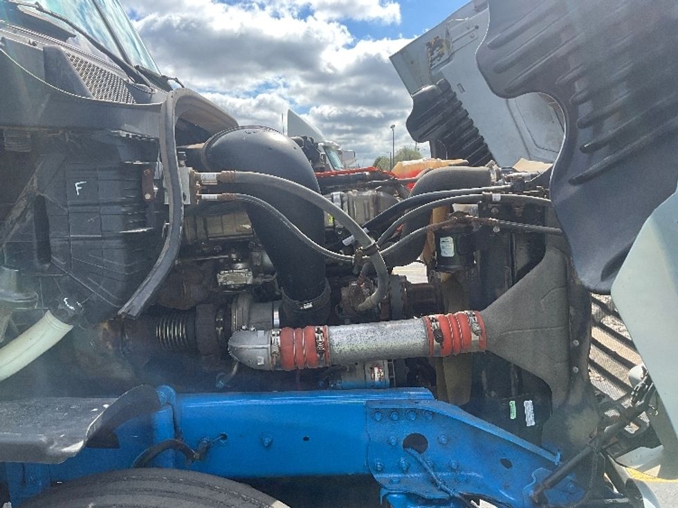 Sleeper Tractor-Heavy Duty Tractors-Freightliner-2015-Cascadia 12564ST-Cambridge-ON-658,735\n\t\tkm-$ 51,250 - Image 20