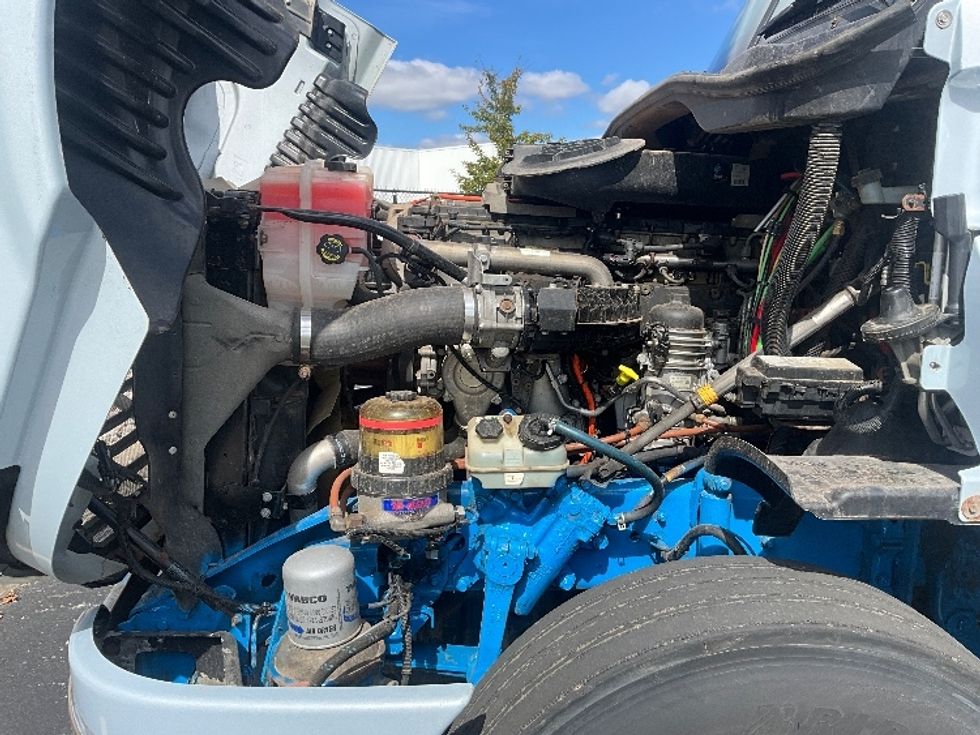 Sleeper Tractor-Heavy Duty Tractors-Freightliner-2015-Cascadia 12564ST-Cambridge-ON-658,735\n\t\tkm-$ 51,250 - Image 21