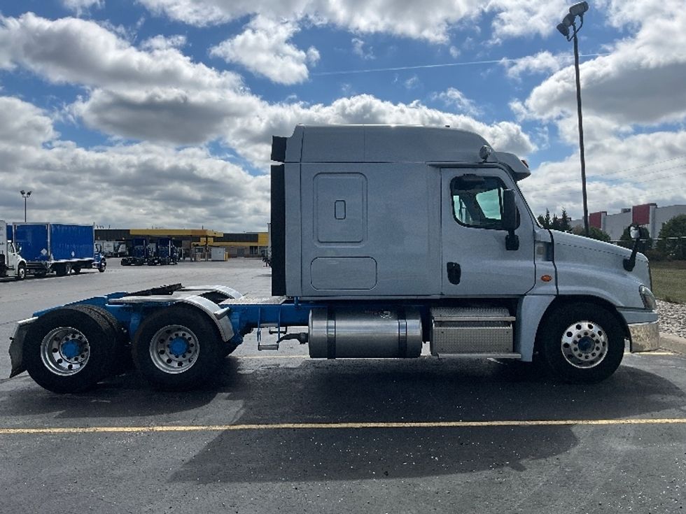 Sleeper Tractor-Heavy Duty Tractors-Freightliner-2015-Cascadia 12564ST-Cambridge-ON-658,735\n\t\tkm-$ 51,250 - Image 8