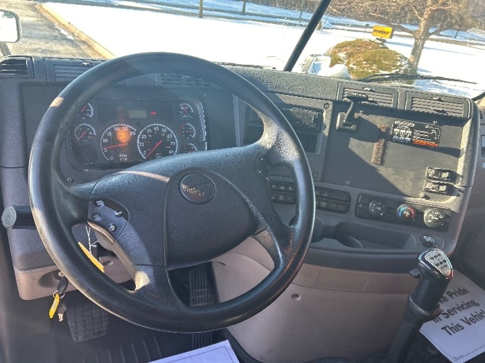 Sleeper Tractor-Heavy Duty Tractors-Freightliner-2015-Cascadia 12564ST-De Pere-WI-724,863\n\t\tmiles-$ 14,000 - Image 11