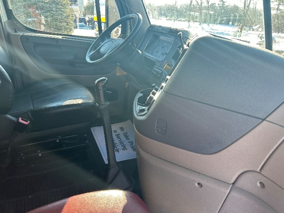 Sleeper Tractor-Heavy Duty Tractors-Freightliner-2015-Cascadia 12564ST-De Pere-WI-724,863\n\t\tmiles-$ 14,000 - Image 15