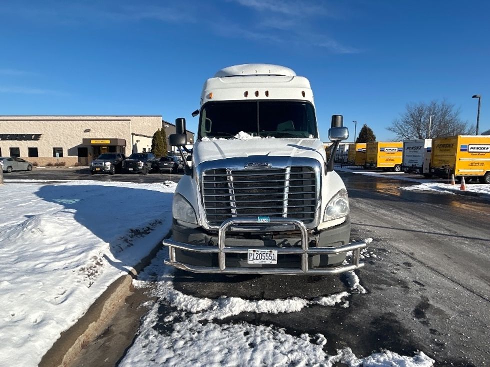 Sleeper Tractor-Heavy Duty Tractors-Freightliner-2015-Cascadia 12564ST-De Pere-WI-724,863\n\t\tmiles-$ 14,000 - Image 2