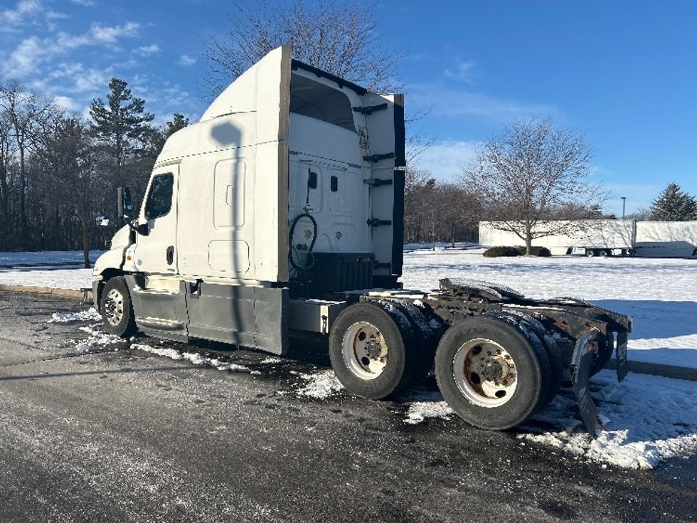Sleeper Tractor-Heavy Duty Tractors-Freightliner-2015-Cascadia 12564ST-De Pere-WI-724,863\n\t\tmiles-$ 14,000 - Image 5