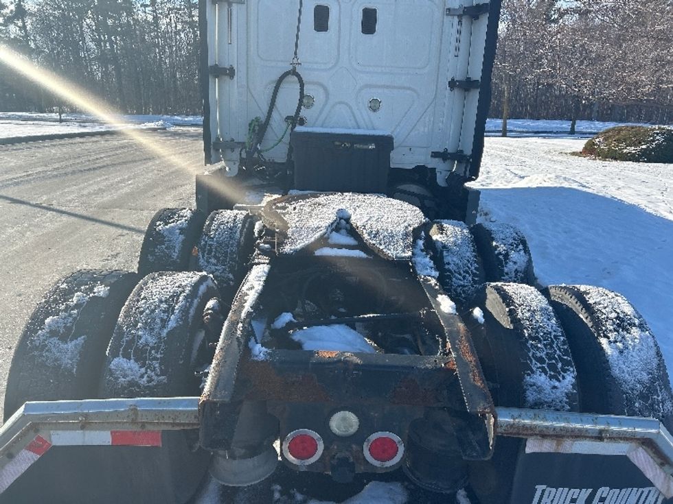 Sleeper Tractor-Heavy Duty Tractors-Freightliner-2015-Cascadia 12564ST-De Pere-WI-724,863\n\t\tmiles-$ 14,000 - Image 6