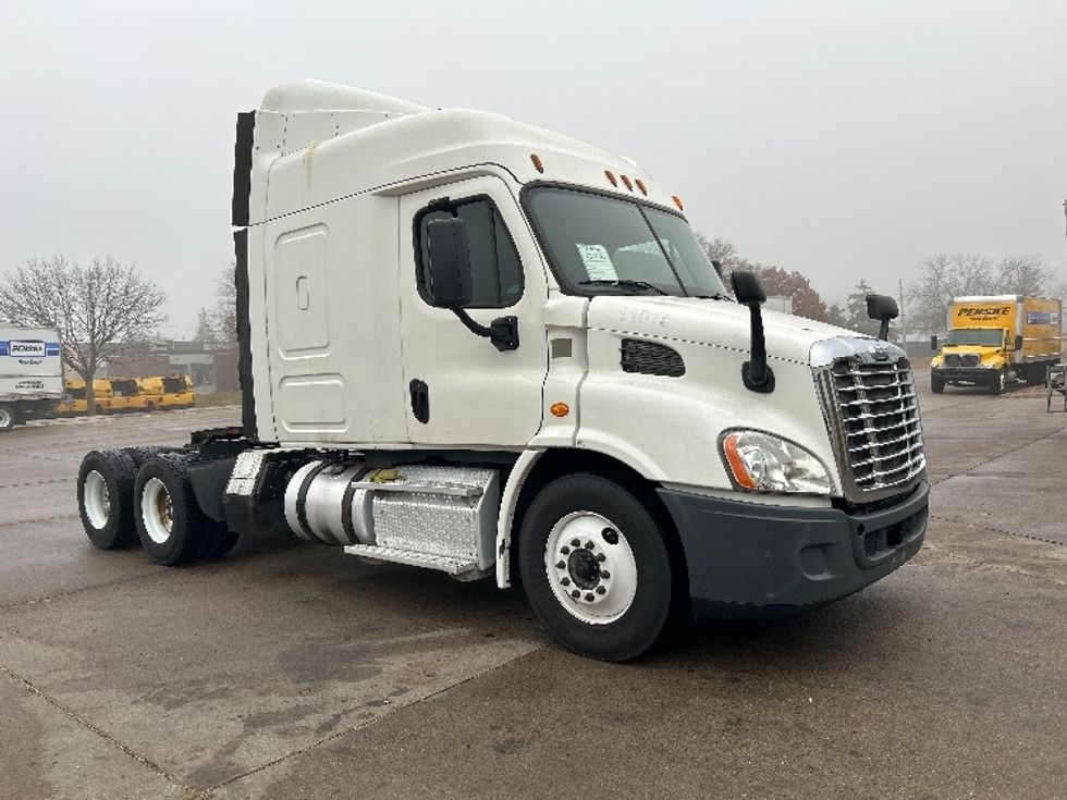 Sleeper Tractor-Heavy Duty Tractors-Freightliner-2016-Cascadia 11364ST-Brooklyn Park-MN-618,959\n\t\tmiles-$ 36,500 - Image 1
