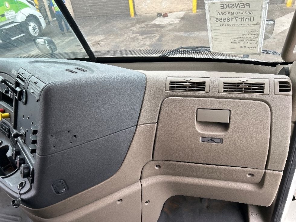 Sleeper Tractor-Heavy Duty Tractors-Freightliner-2016-Cascadia 11364ST-Brooklyn Park-MN-618,959\n\t\tmiles-$ 36,500 - Image 14