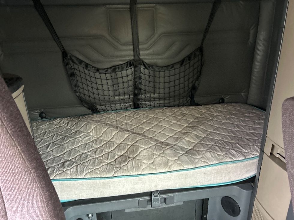 Sleeper Tractor-Heavy Duty Tractors-Freightliner-2016-Cascadia 11364ST-Brooklyn Park-MN-618,959\n\t\tmiles-$ 36,500 - Image 16